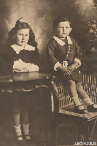 Children of Fruma Wajcman: Ezer and Ruth, ca. 1914